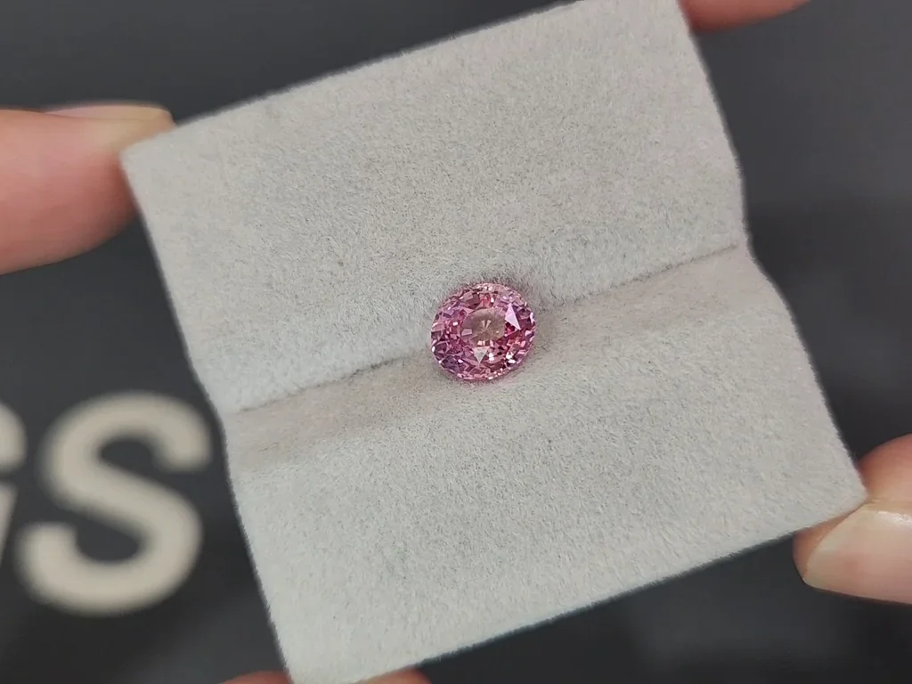 Zafiro Padparadscha de talla ovalada sin calentar de 2,05 quilates, Madagascar Image №4