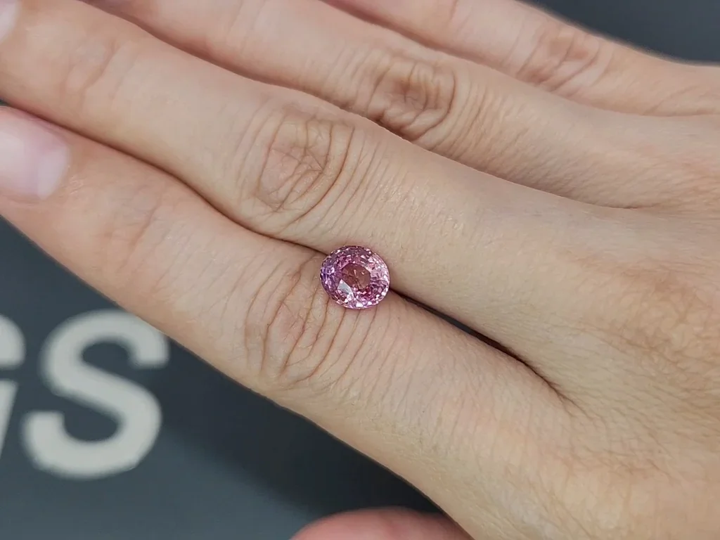 Zafiro Padparadscha de talla ovalada sin calentar de 2,05 quilates, Madagascar Image №2