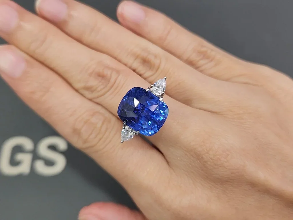 Zafiro azul aciano de talla cojín sin calentar 18,07 quilates, Sri Lanka Image №5