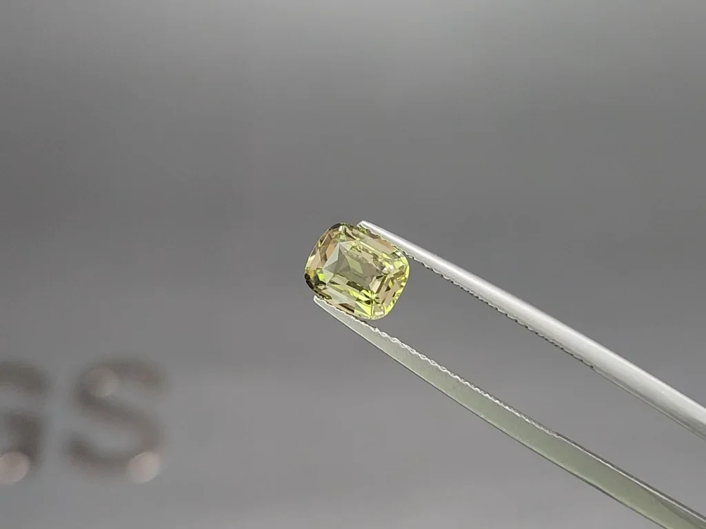 Vanadium bearing chrysoberyl cushion cut 1.52 carats, Sri Lanka Image №3