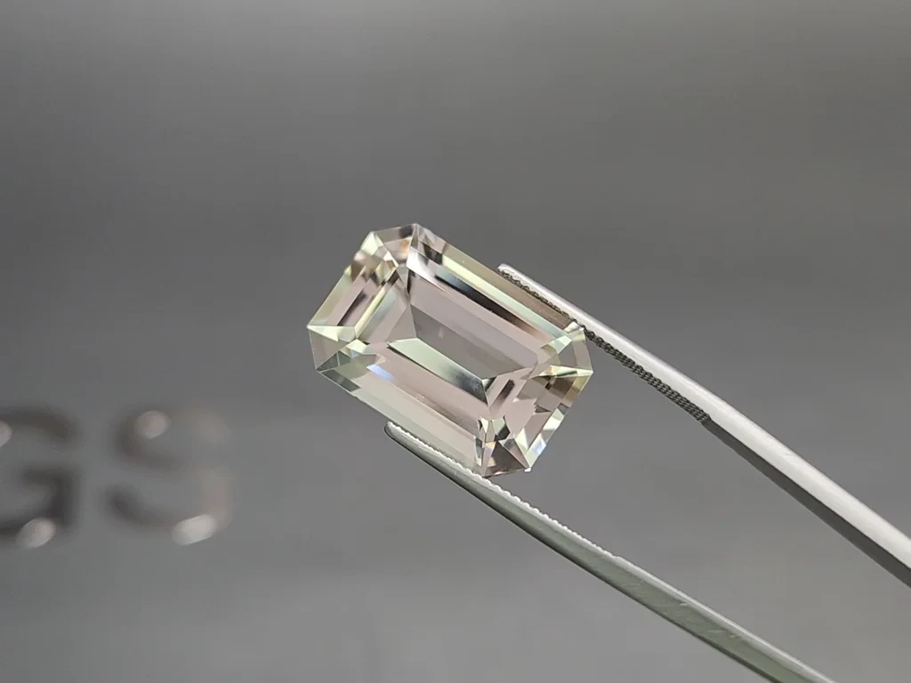 Grand kunzite taillé en octogone 23,29 carats, Pakistan Image №3