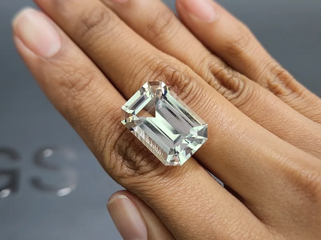 Grand kunzite taillé en octogone 23,29 carats, Pakistan Image №2