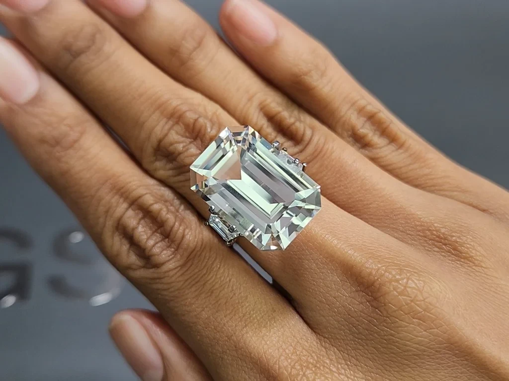 Grand kunzite taillé en octogone 23,29 carats, Pakistan Image №5