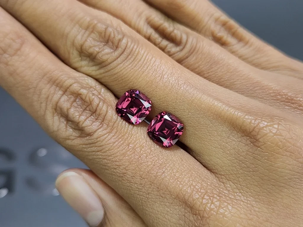 Pair of rhodolite garnets cushion cut 5.47 carats, Madagascar Image №2