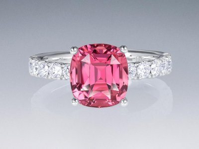Ring with 3.16 carat pink tourmaline and diamonds in 18K white gold photo