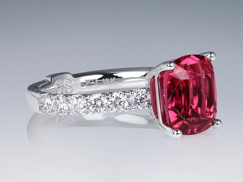 Bague avec tourmaline rose de 3,16 carats et diamants en or blanc 18 carats Image №2