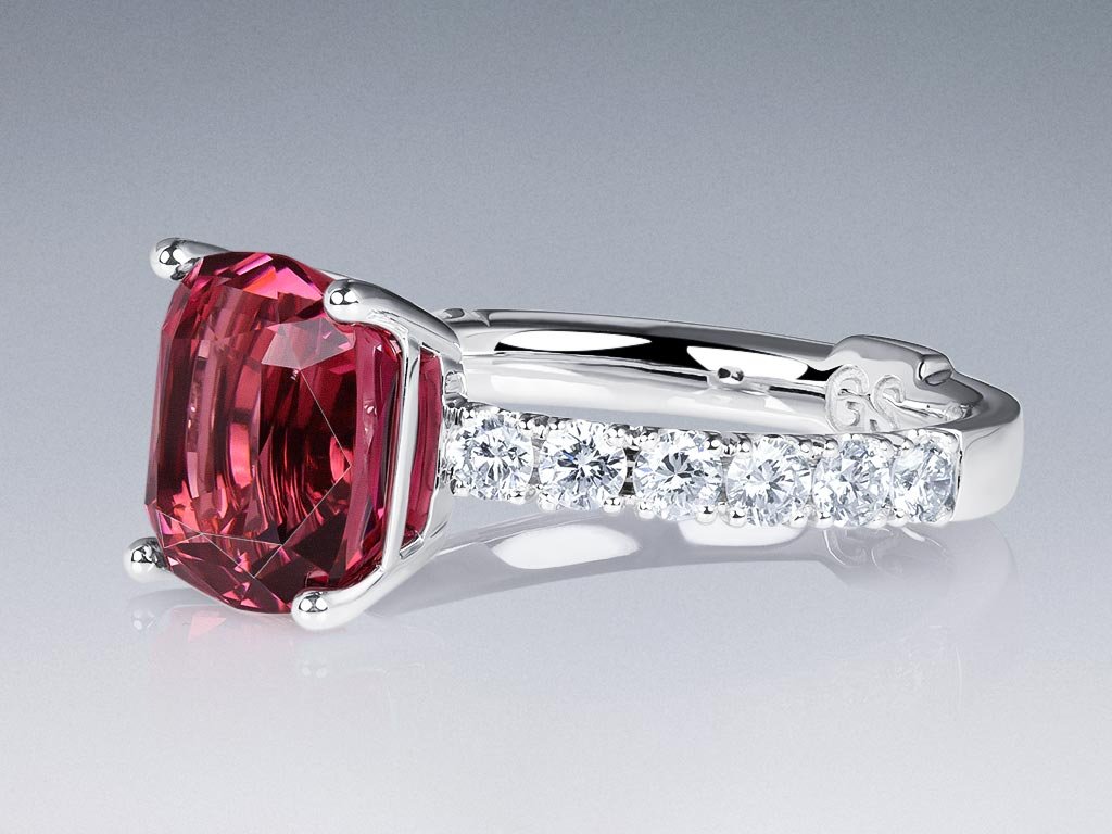 Bague avec tourmaline rose de 3,16 carats et diamants en or blanc 18 carats Image №3