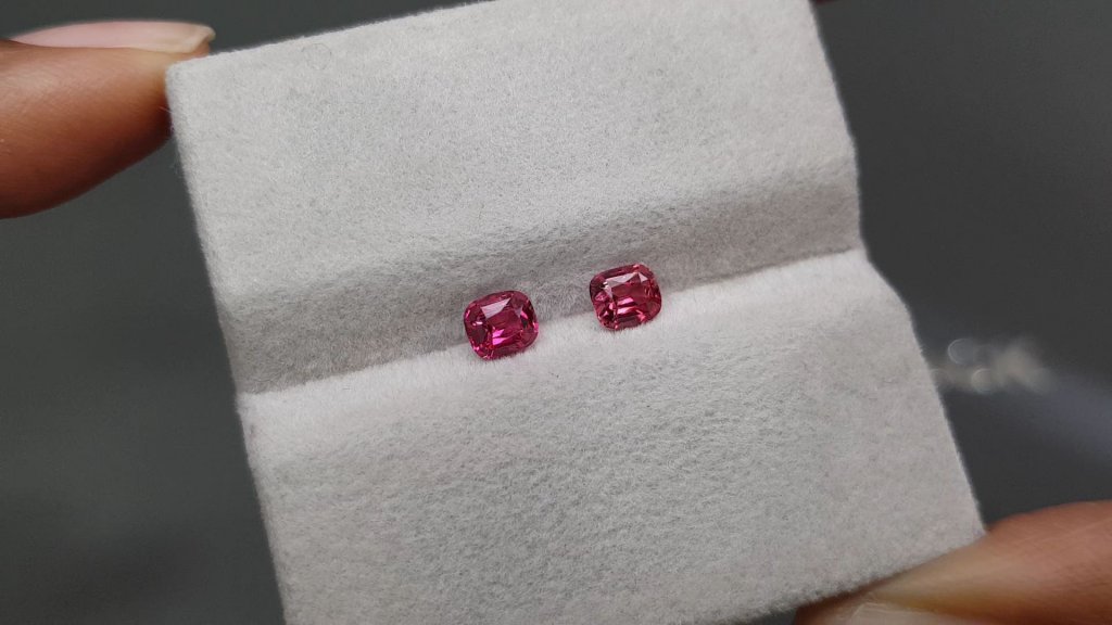 Pair of pink and red cushion-cut spinels 0.72 ct, Burma Image №6
