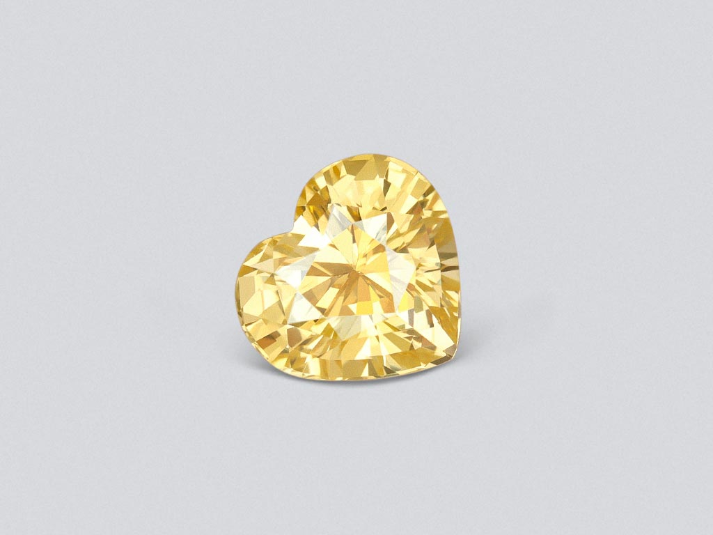 Golden yellow untreated sapphire in heart shape 2.21 carats, Sri Lanka Image №1