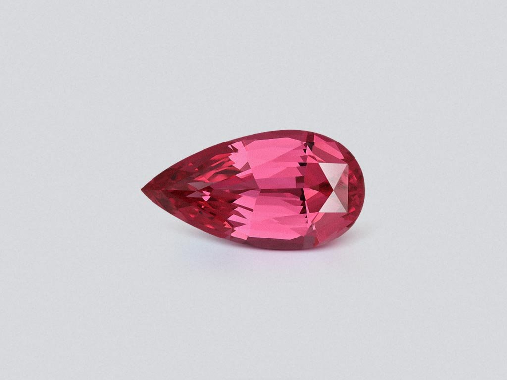 Leuchtend rosaroter Mahenge-spinell im birnenschliff 4,41 carats, Tansania Image №1