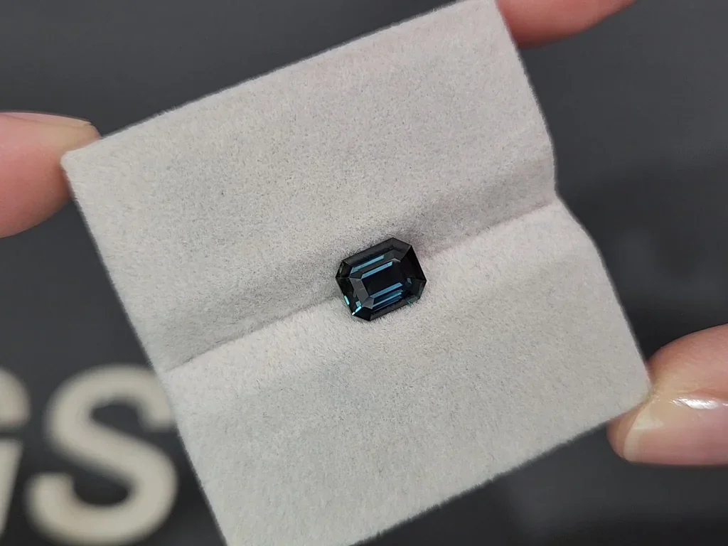 Zafiro verde azulado de talla octogonal sin calentar de 2,04 carats, Sri Lanka Image №4