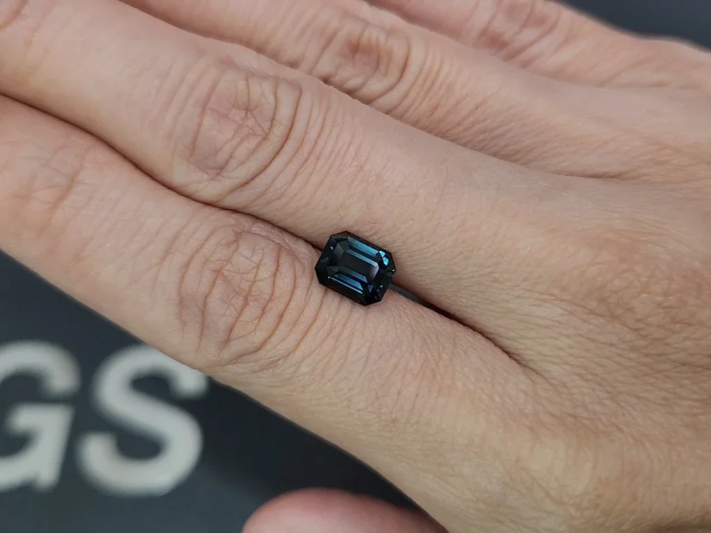 Zafiro verde azulado de talla octogonal sin calentar de 2,04 carats, Sri Lanka Image №2