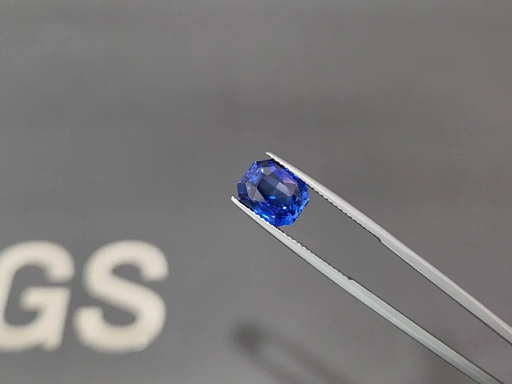 Saphir bleu royal taille radiant 5,02 carats, Sri Lanka Image №3
