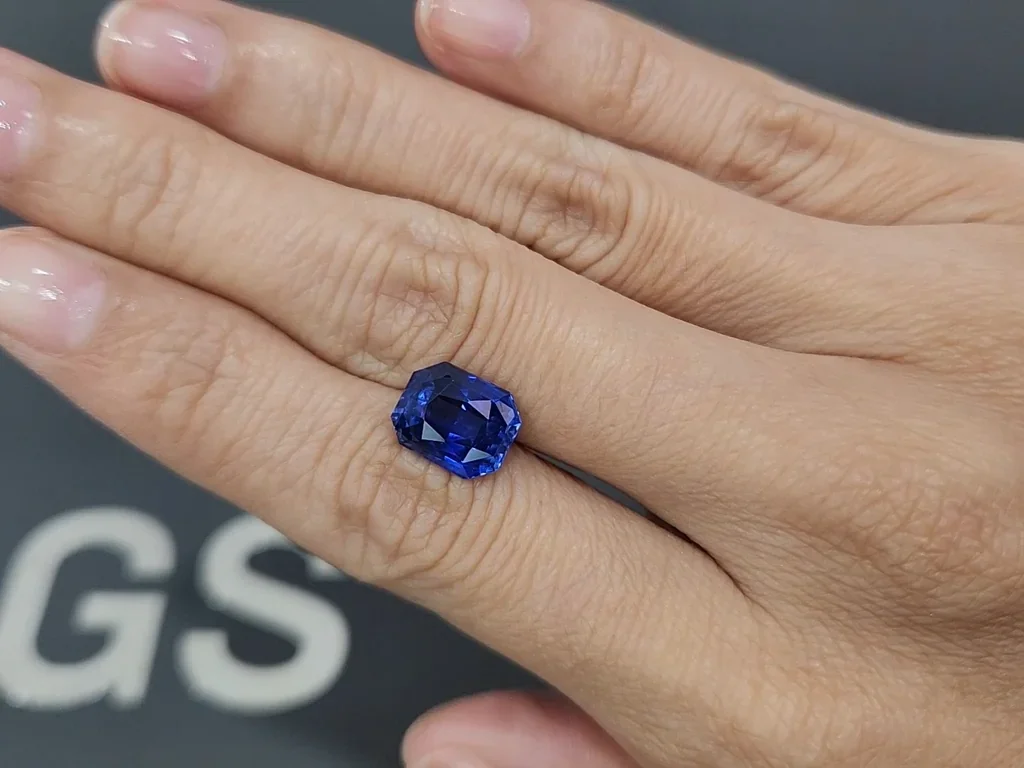 Saphir bleu royal taille radiant 5,02 carats, Sri Lanka Image №2