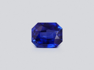 Saphir Königsblauer im radiantschliff 5,02 carats, Sri Lanka photo