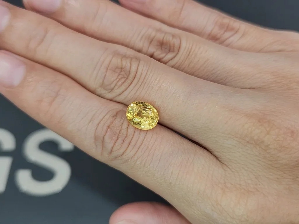 Saphir jaune non chauffé taille ovale 4,00 carats, Sri Lanka Image №2