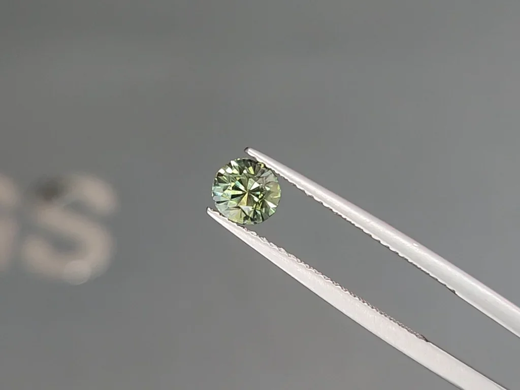 Unheated green sapphire  round cut 1.08 carats, Madagascar  Image №3