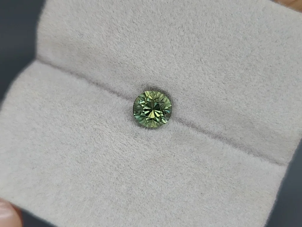 Unheated green sapphire  round cut 1.08 carats, Madagascar  Image №4