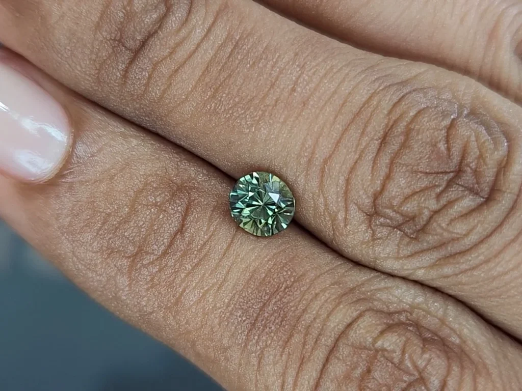 Unheated green sapphire  round cut 1.08 carats, Madagascar  Image №2
