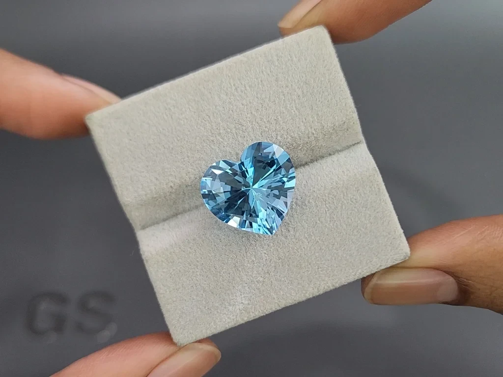 Topaz Sky Blue a precision heart shape 10.67 carats, Madagascar Image №4