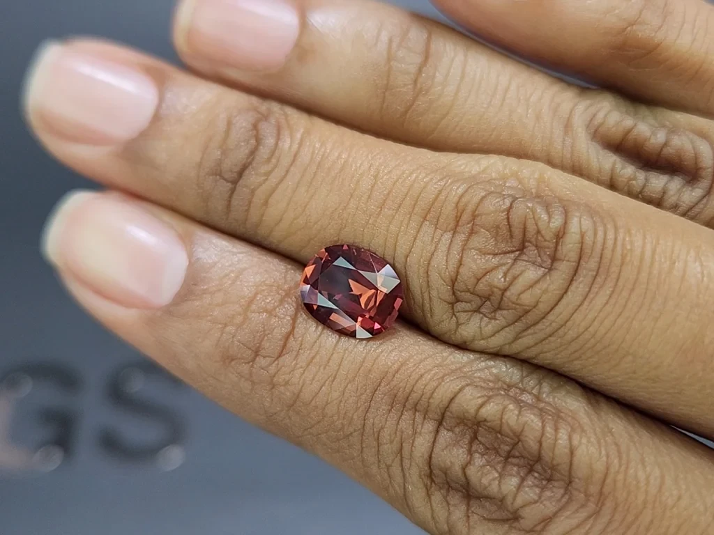 Malaya granat oval geschliffen 2,83 karat, Tansania  Image №2