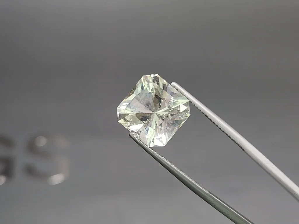 Soft green kunzite radiant cut 11.28 carats, Pakistan Image №3
