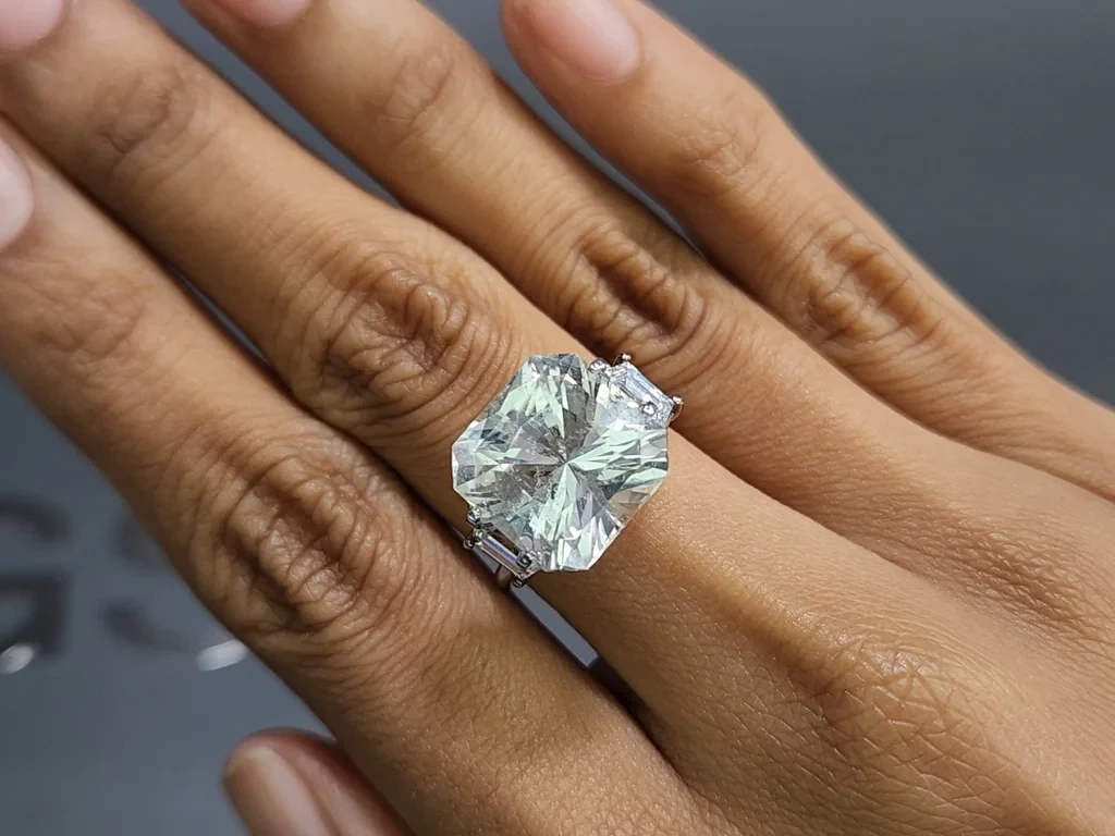 Soft green kunzite radiant cut 11.28 carats, Pakistan Image №2