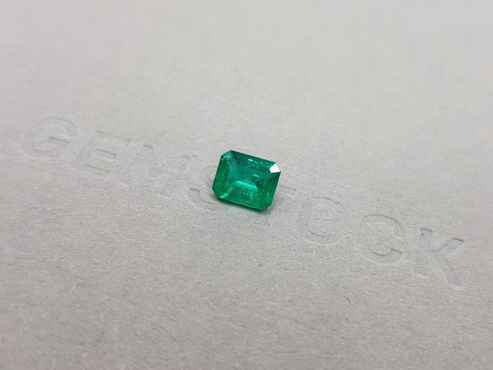Intense emerald from Colombia 0.84 ct Image №3