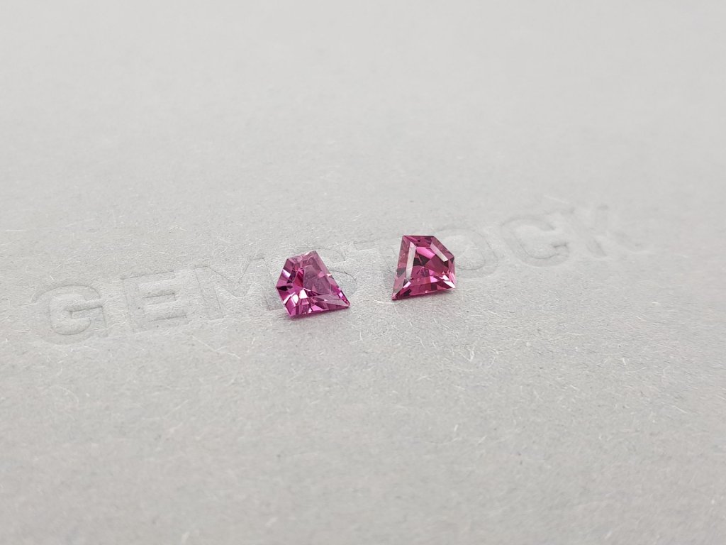 Pair of purple rhodolite garnets 1.15 carats, Sri Lanka Image №2