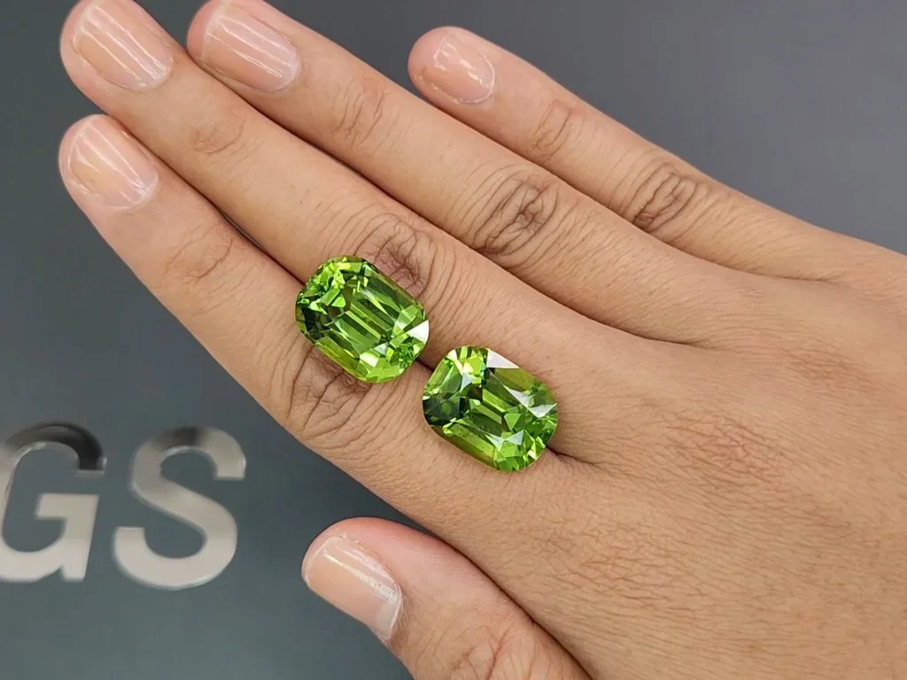 Pair of large cushion-cut peridots 31.45 carats, Mozambique Image №2