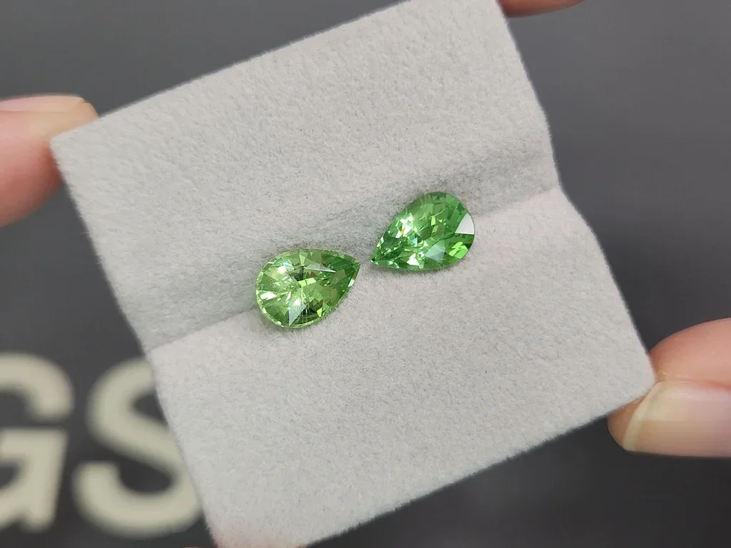 Paire de tsavorites taille poire vert intense 4,17 ct, Tanzanie Image №4