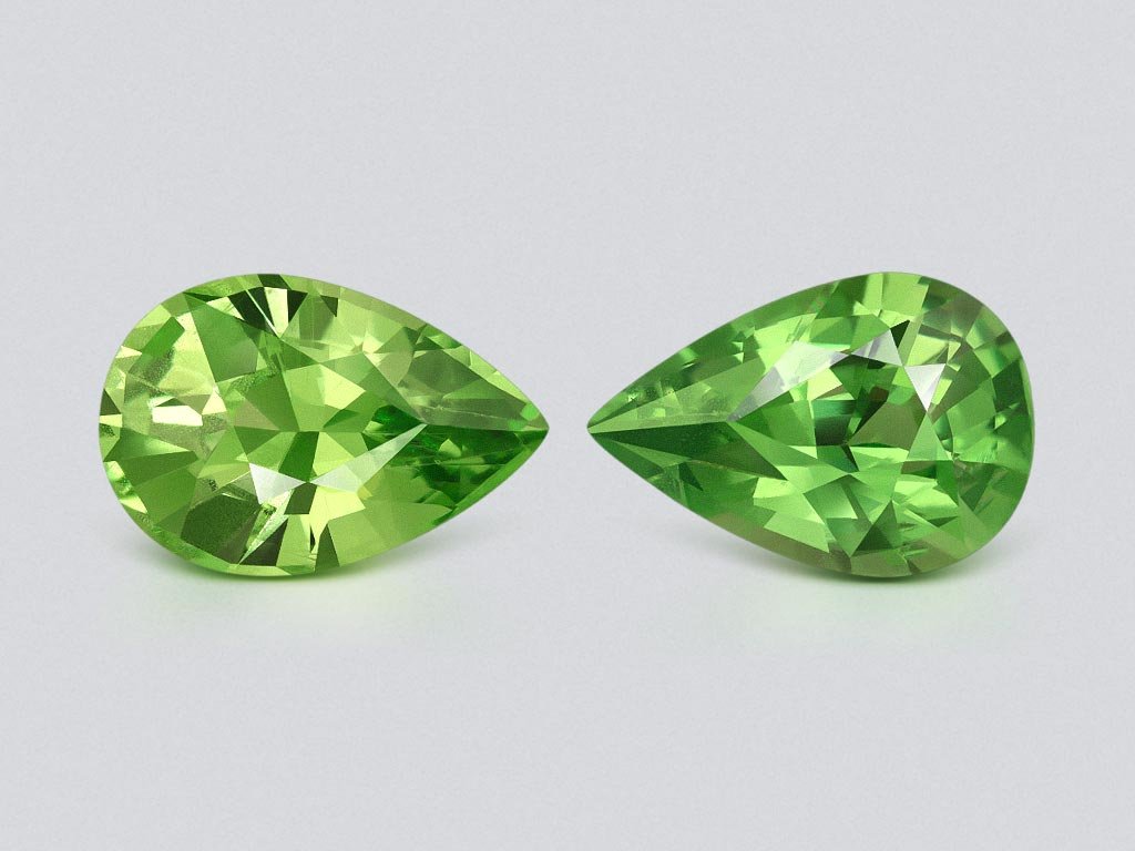 Paire de tsavorites taille poire vert intense 4,17 ct, Tanzanie Image №1