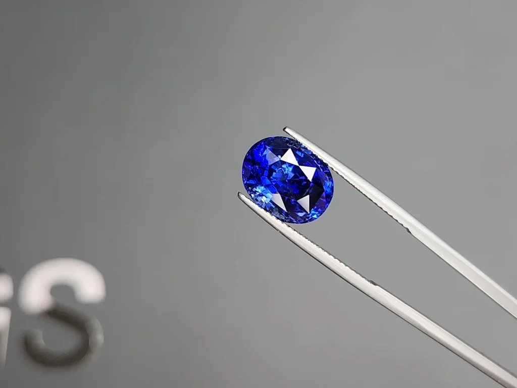 Saphir bleu royal taille ovale 7,42 ct Sri Lanka Image №3