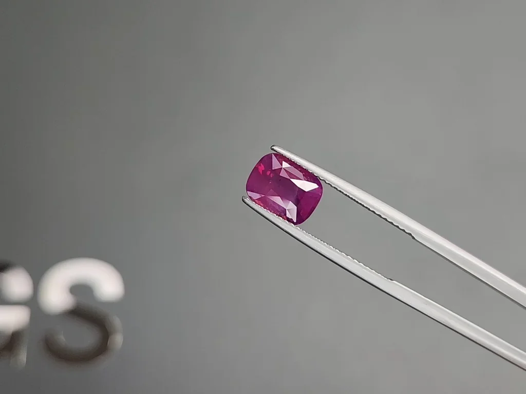 Unheated pink sapphire with rutile silk effect in cushion cut 3.03 carats, Sri Lanka Image №3