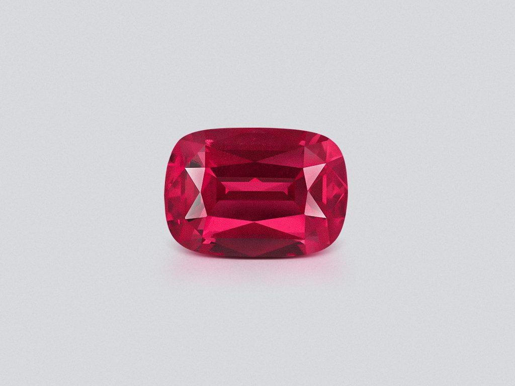 Espinela Mahenge roja y rosada vívida, talla cojín, 3,60 carats, Tanzania Image №1
