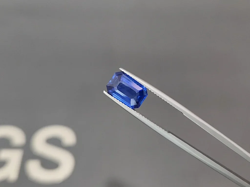 Saphir bleu royal taille octogone de 4,01 carats, Sri Lanka Image №3