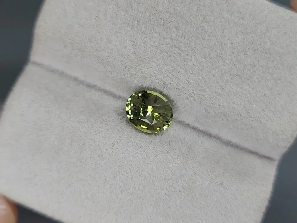 Zafiro bicolor de talla ovalada sin calentar de 1,56 quilates, Madagascar Image №4