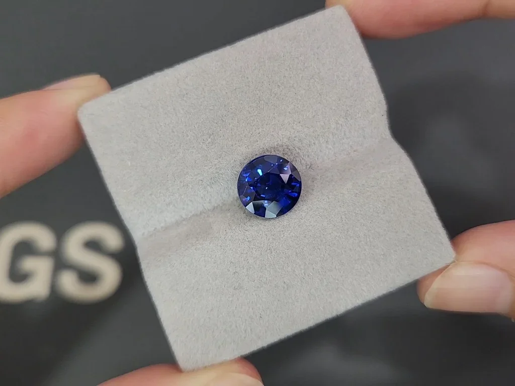 Saphir königsblauer im rundschliff 4,02 karats, Sri Lanka  Image №4