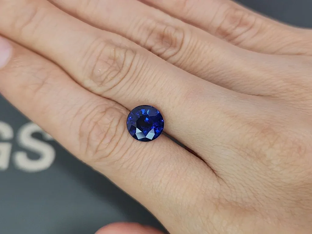 Saphir königsblauer im rundschliff 4,02 karats, Sri Lanka  Image №2