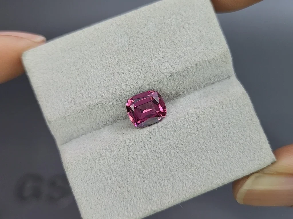 Garnet rhodolite cushion cut 1.87 carats,  Madagascar Image №4