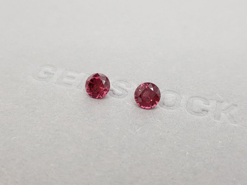 Pair of round cut rhodolite garnets 2.17 carats, Sri Lanka Image №3
