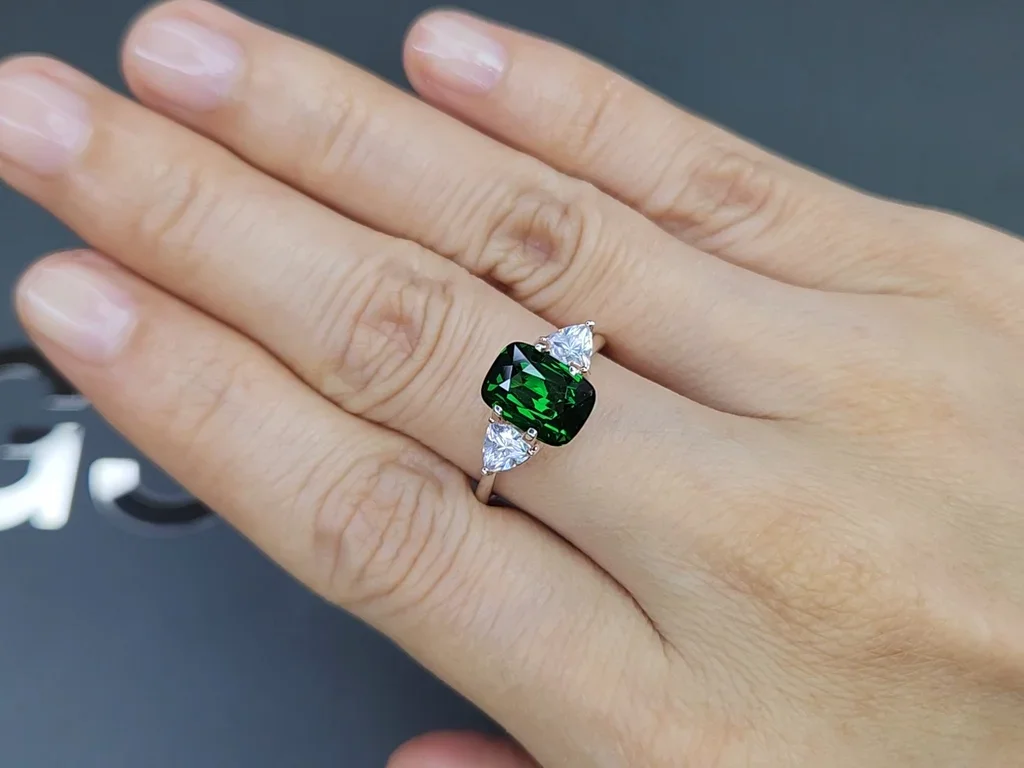 Granate tsavorita verde talla cojín 3,04 quilates, Tanzania  Image №5