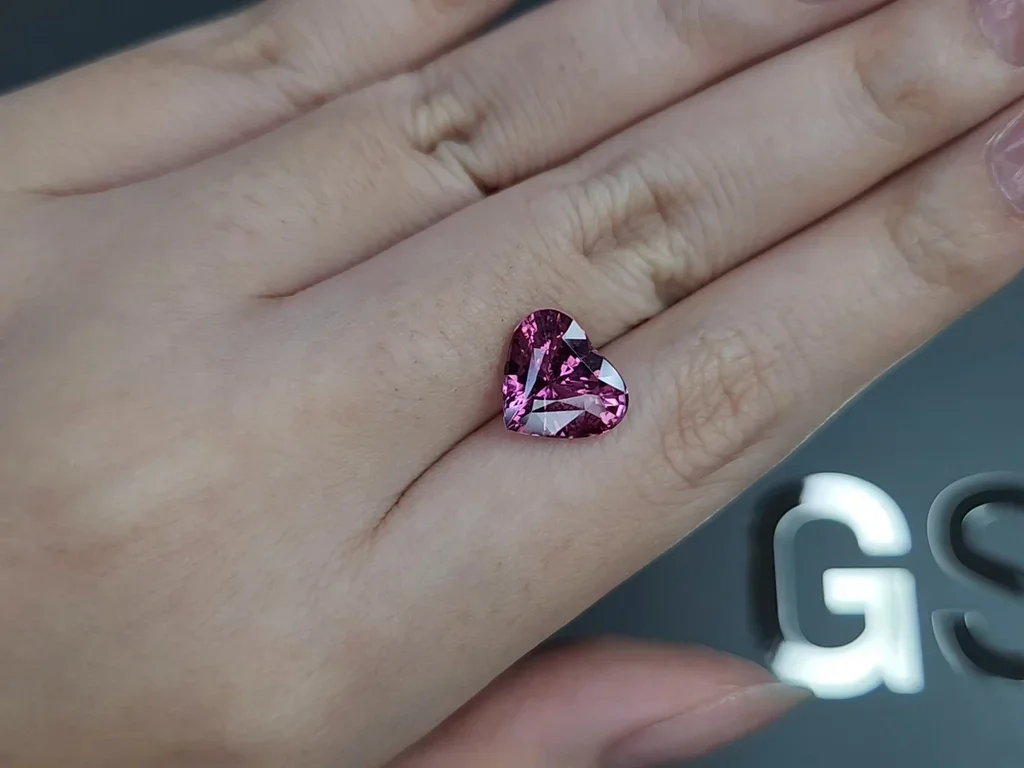 Saphir rose taille coeur 4,02 carats, Madagascar Image №2