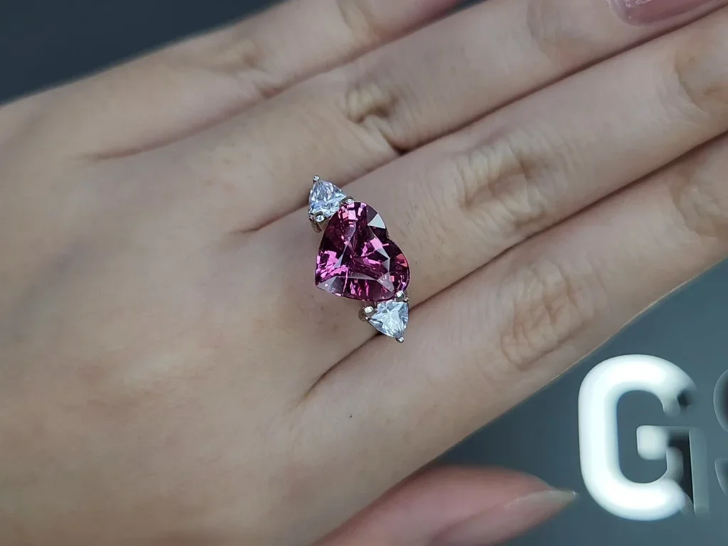 Saphir rose taille coeur 4,02 carats, Madagascar Image №5