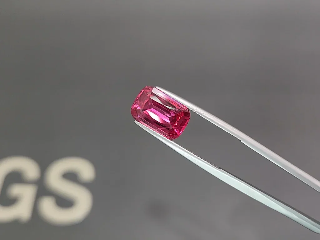 Spinelle Mahenge rose vif, taille coussin, 4,37 ct, Tanzanie Image №3