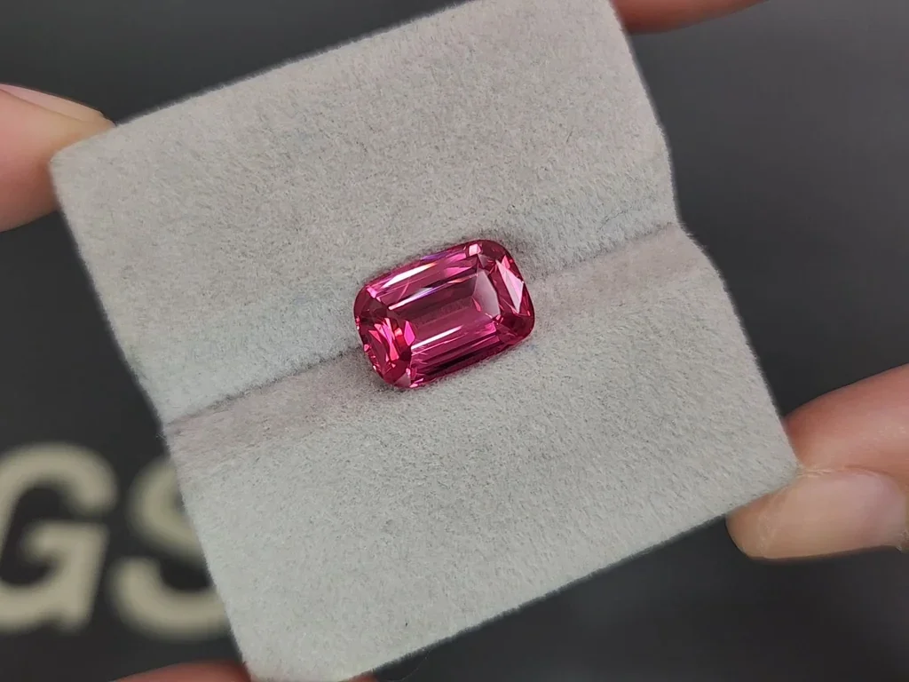 Spinelle Mahenge rose vif, taille coussin, 4,37 ct, Tanzanie Image №4