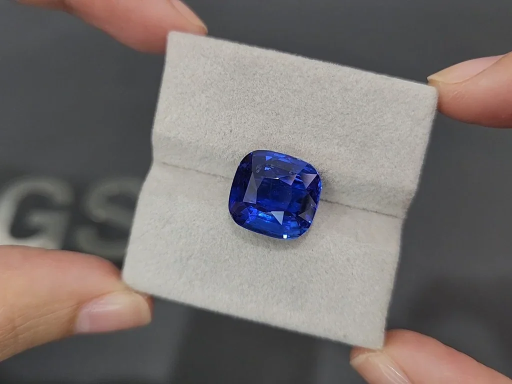 Zafiro azul real de talla cojín grande de 13,22 carats, Sri Lanka  Image №4