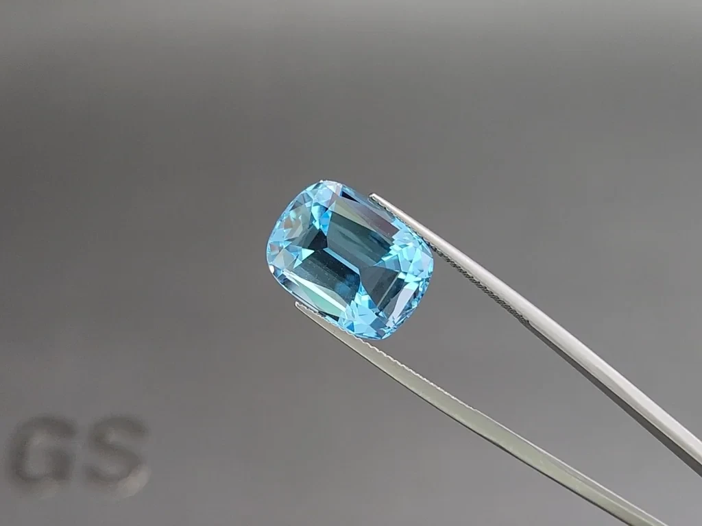 Topaze bleu ciel de Madagascar, taille coussin haute précision, 15,47 carats Image №3