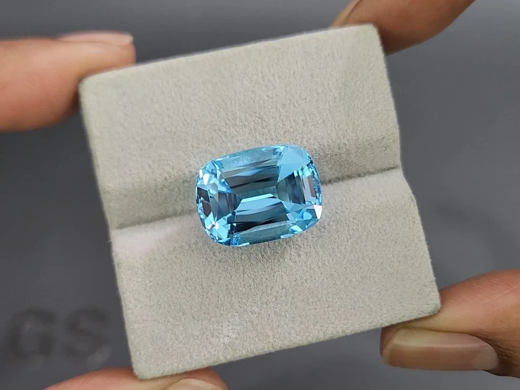 Topaze bleu ciel de Madagascar, taille coussin haute précision, 15,47 carats Image №4