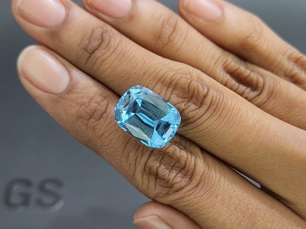 Topaze bleu ciel de Madagascar, taille coussin haute précision, 15,47 carats Image №2